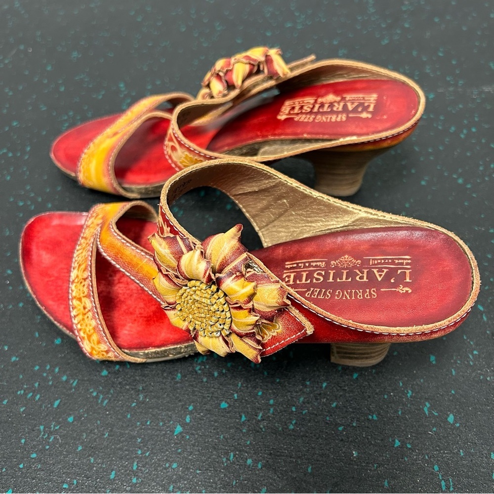 L’Artiste Spring Set Floral Sandal in Red and Gold, Size 37.